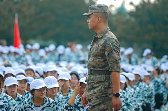 最新軍旅歌曲2024，軍歌嘹亮，情義永恒